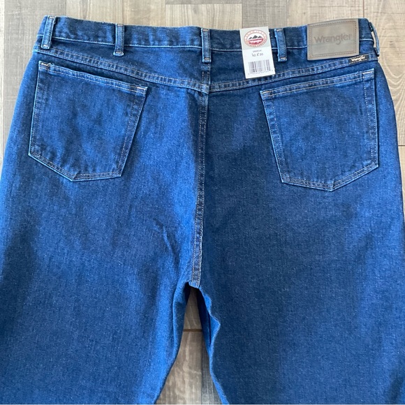 42x30 NWT Wrangler Blue Ridge Relaxed Fit Jeans 
# 35BRCAI
Blue - Picture 5 of 8